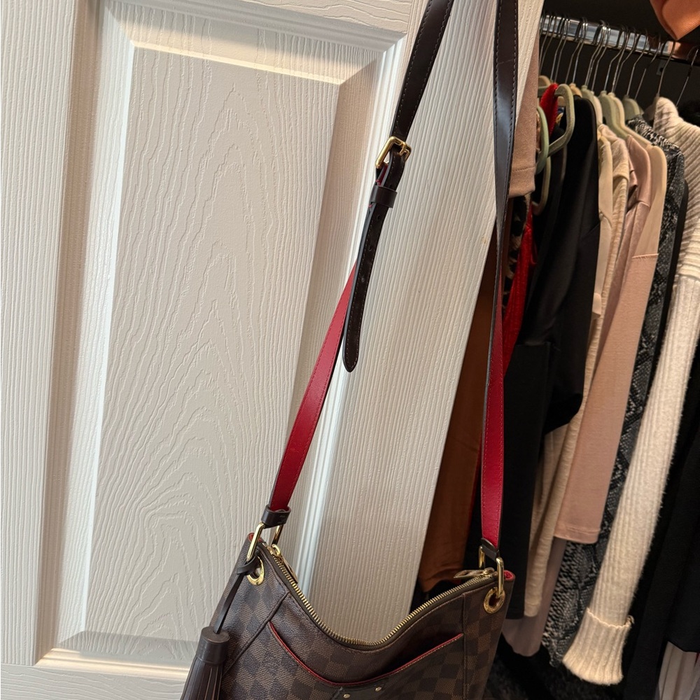 Louis Vuitton Brown Checkered cross body -like new. Great clean condition - Picture 3 of 6